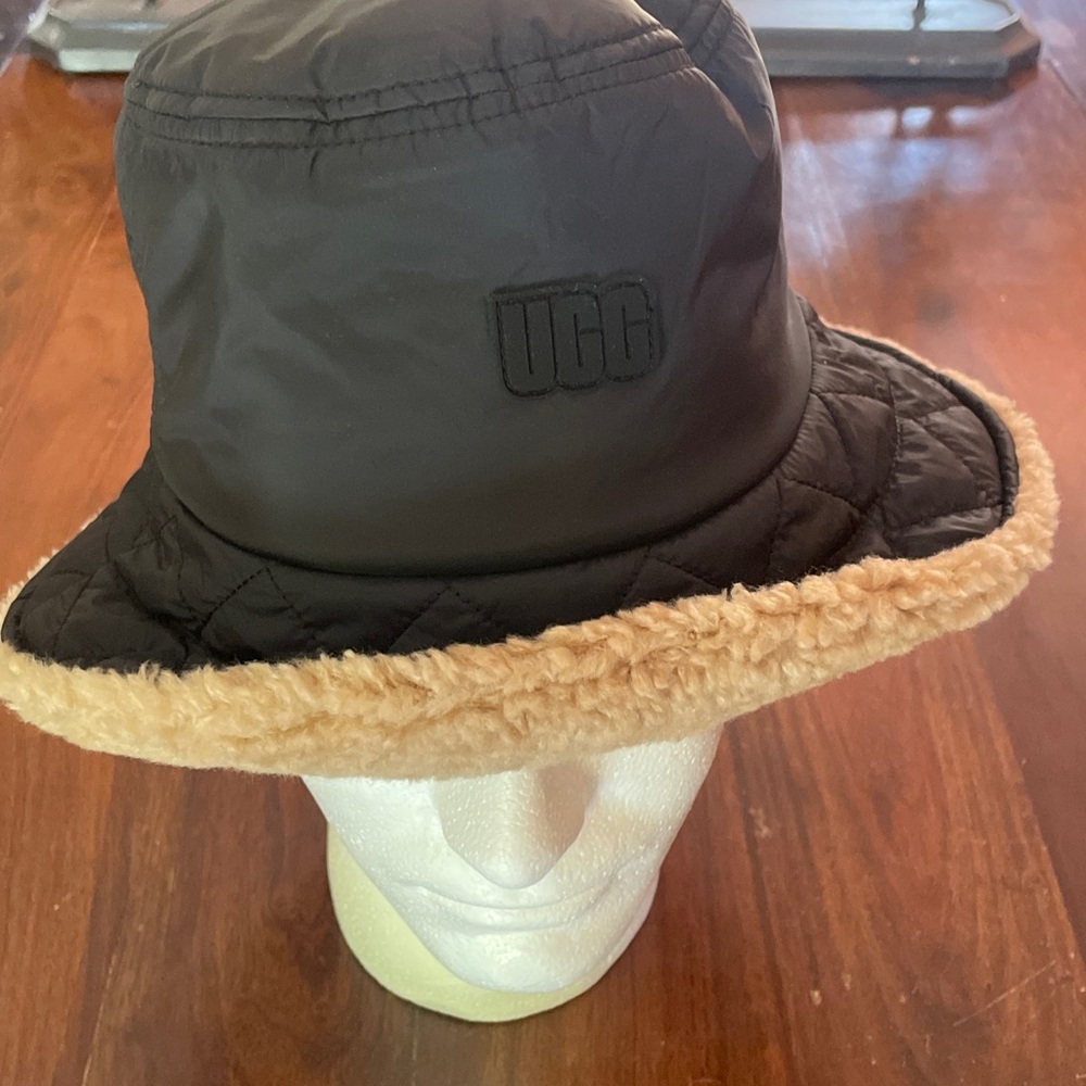 UGG Women’s Reversible Aww Black Quilted Bucket Hat with Shearling Trim